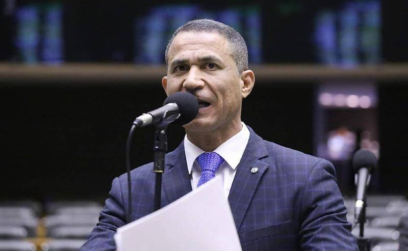 Coronel Assis propõe lei para manter líderes de facções em segurança máxima e critica “excessos” da pauta de direitos humanos