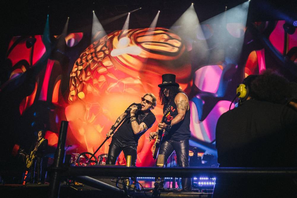 Começa a montagem do palco e de toda a estrutura para o show do Guns N Roses em Cuiabá