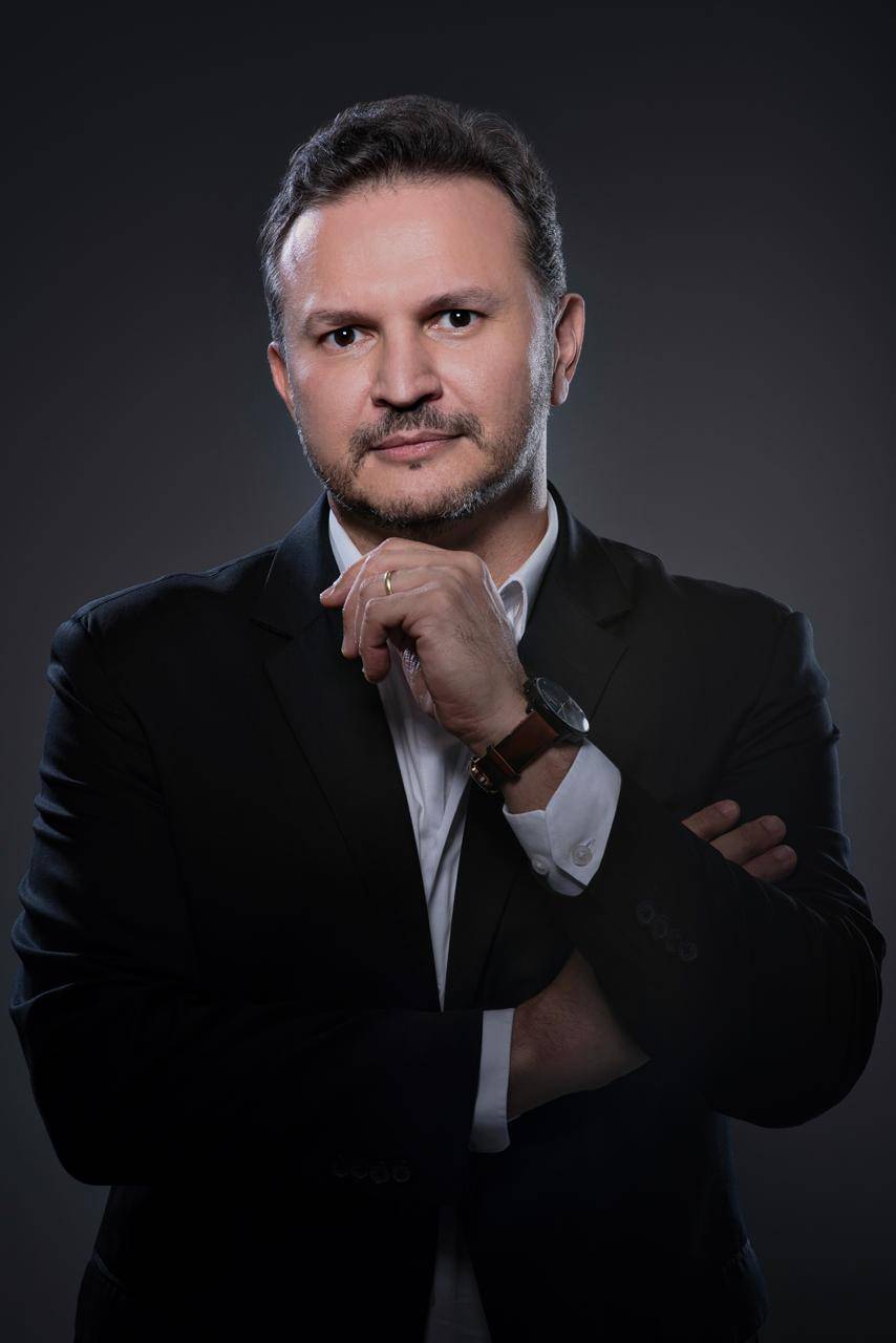  Fabricio Carvalho lança obra que investiga como as Big Techs moldam os sentidos do presente