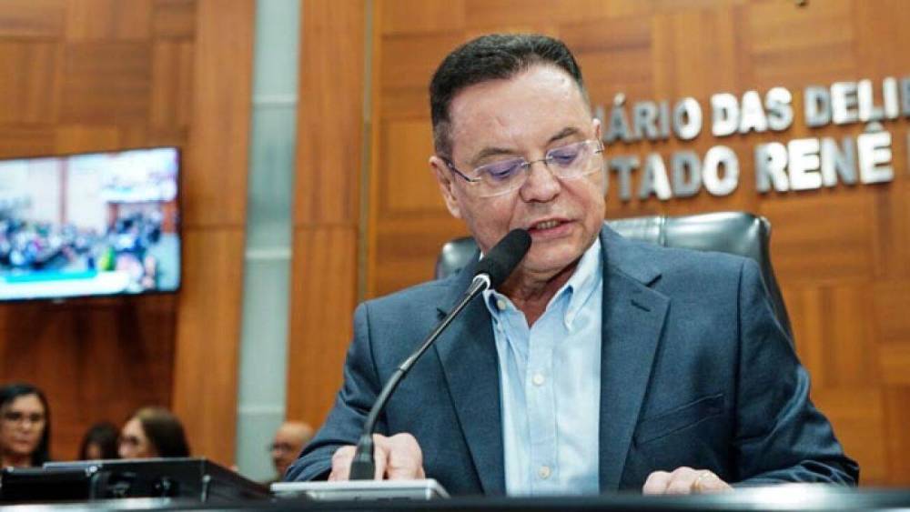 Flávia Moretti recebe elogios de Botelho