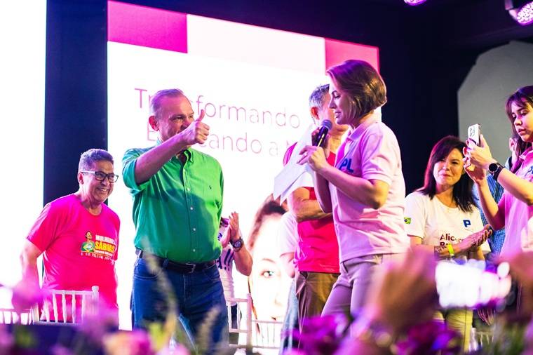 Senador Wellington Fagundes reafirma sua pré-candidatura em encontro com Michelle Bolsonaro