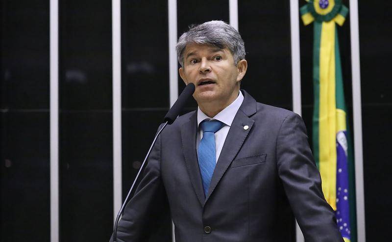 Medeiros acusa esquerda de “encobrir responsáveis” e critica tentativa de vincular Bolsonaro a fraudes