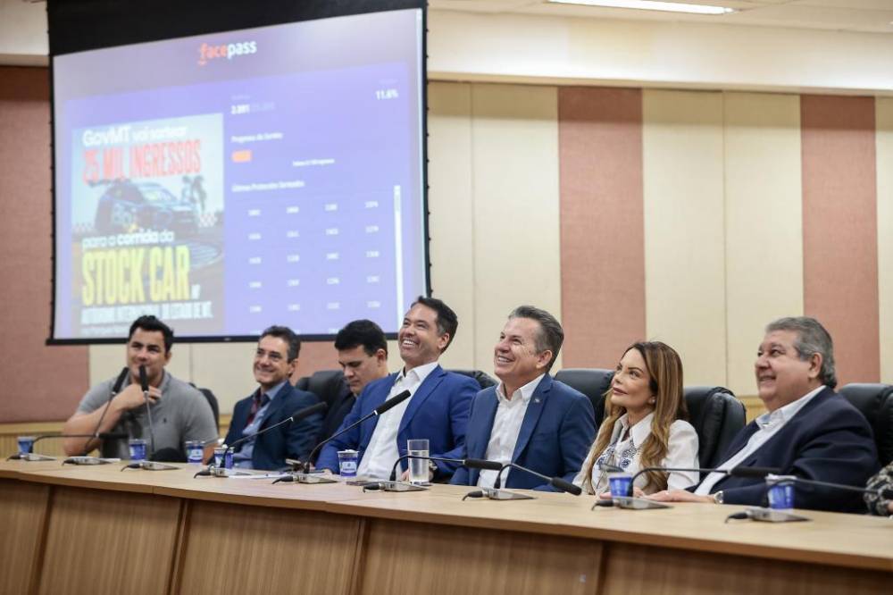 Mendes acompanha sorteio define público da primeira corrida noturna da categoria no país