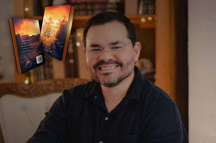 Escritor lança livro 