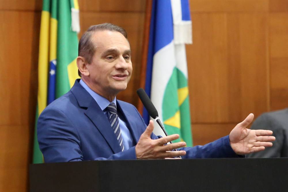 Wilson Santos garante lei que amplia acesso à Tarifa Social de Energia em MT