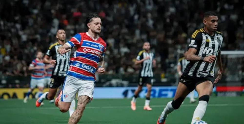 Com hat-trick de Deyverson, Atlético-MG e Fortaleza empatam pelo Brasileirão