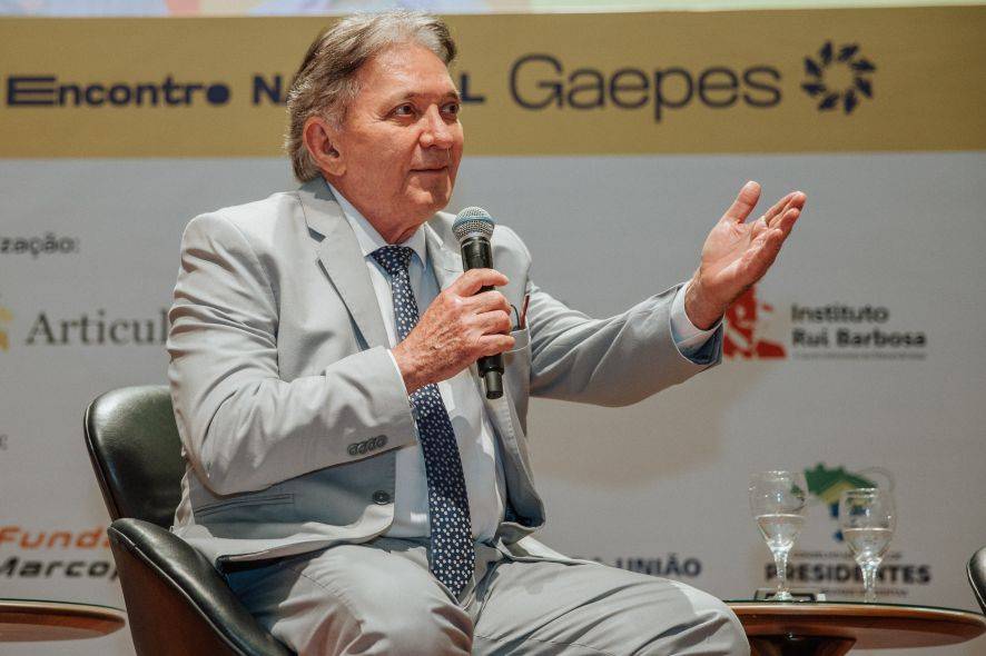 TCE identifica risco de prescrição de créditos bilionários e cobra medidas do Estado