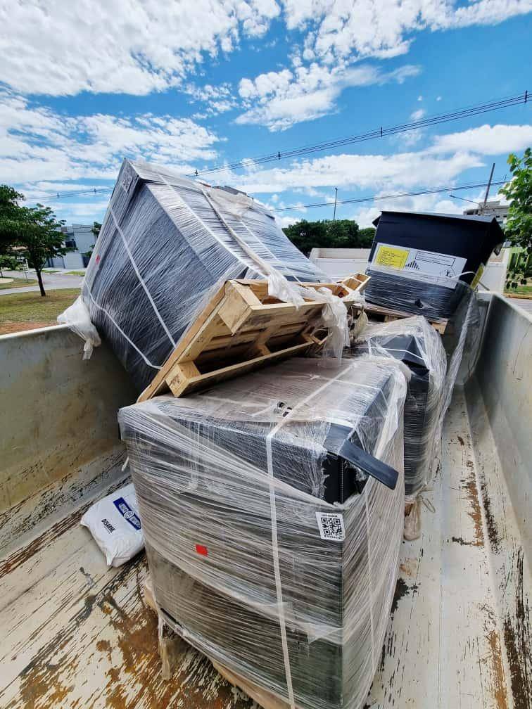 Polícia intercepta caminhão com 4 toneladas de agrotóxicos que estavam sendo levado para uma fazenda em Sorriso