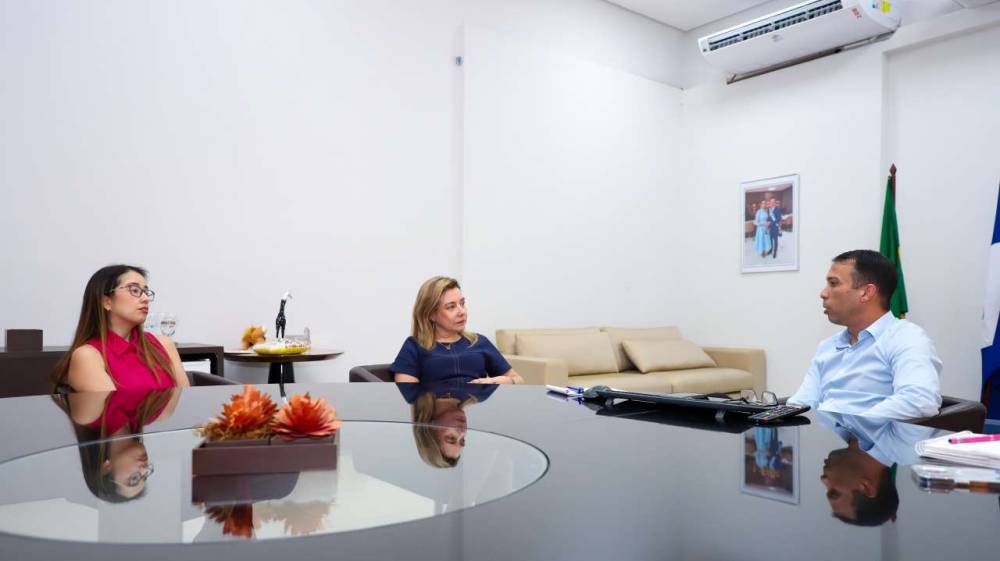 Flávia Moretti busca apoio na Setasc para ampliar estrutura da Assistência Social  