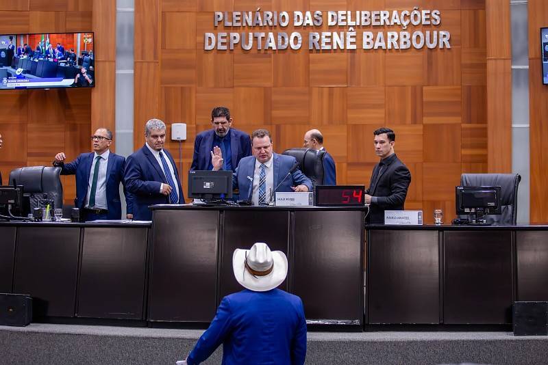 Assembleia mantém veto e barra reajuste de 6,8% para servidores do Judiciário