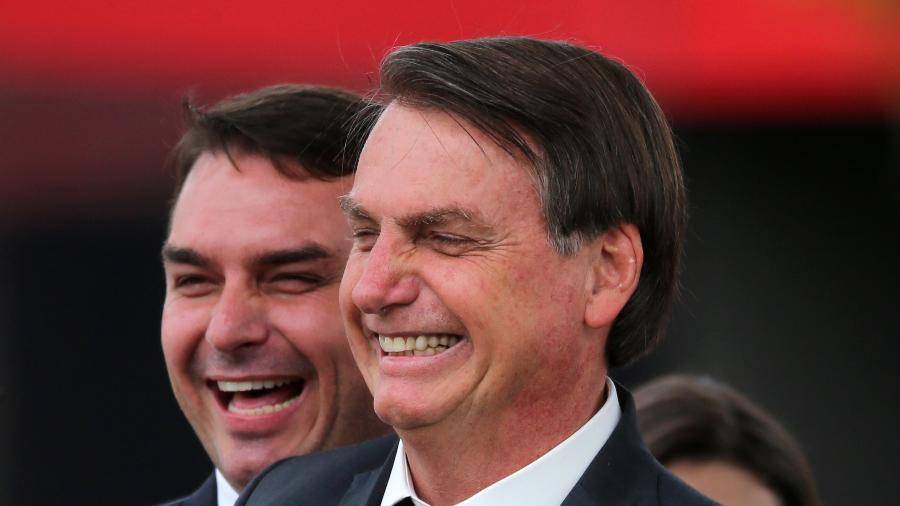Bolsonaro define Flávio como candidato à Presidência e projeta apoio de governadores aliados