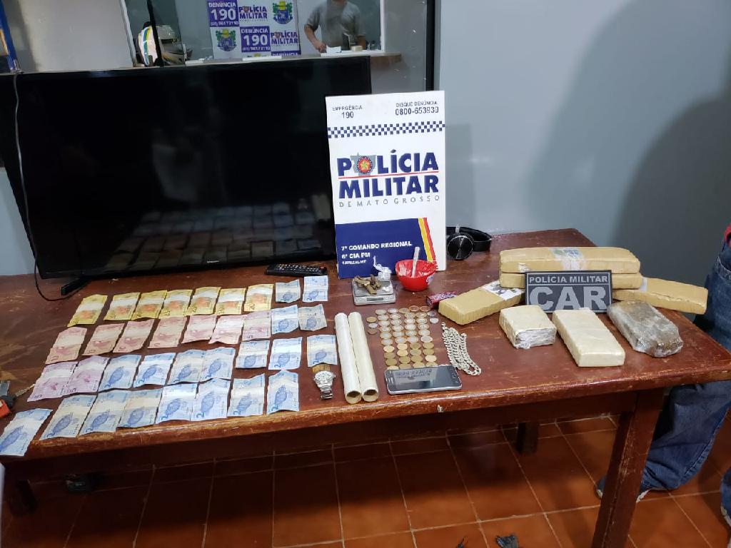 PM apreende drogas que eram comercializadas a mando de presidiário 