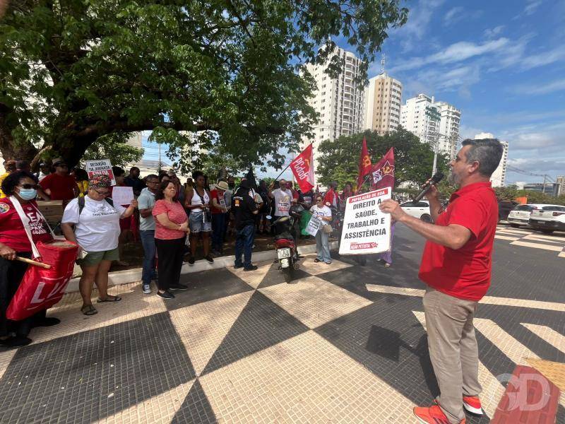 Grupo da esquerda faz ato contra  PL da Dosimetria