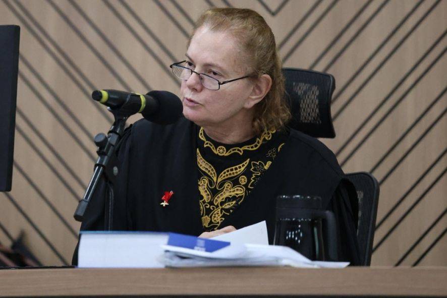 Juíza discute com advogados durante júri em Cuiabá e manda OAB “se danar”