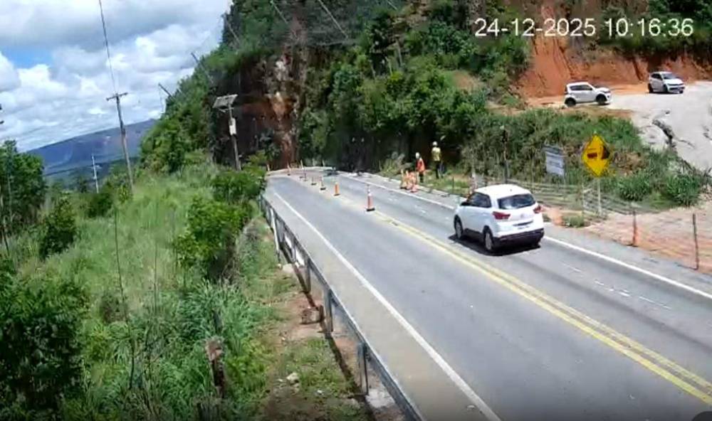 Após limpeza da pista, trânsito no Portal do Inferno é liberado