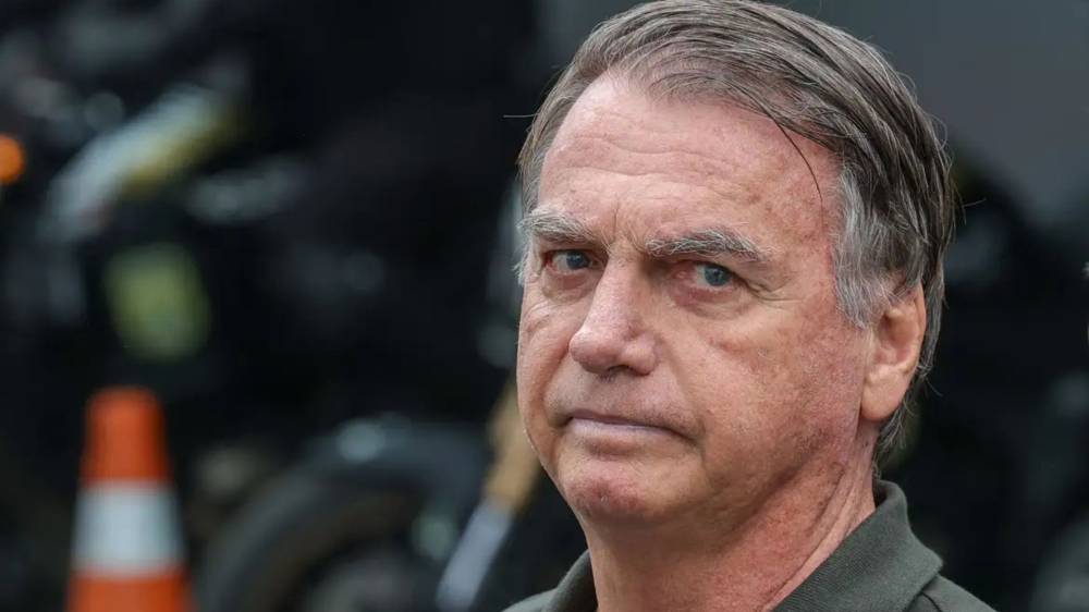 Bolsonaro é submetido a nova cirurgia para tratar crises de soluço