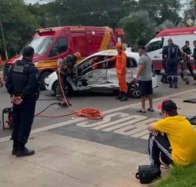 Acidente na Avenida do CPA deixa três feridos e investigação apura possível envolvimento de filho de ex-deputado