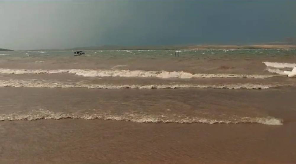 Ondas no lago do Manso viram barco, pai continua desaparecido
