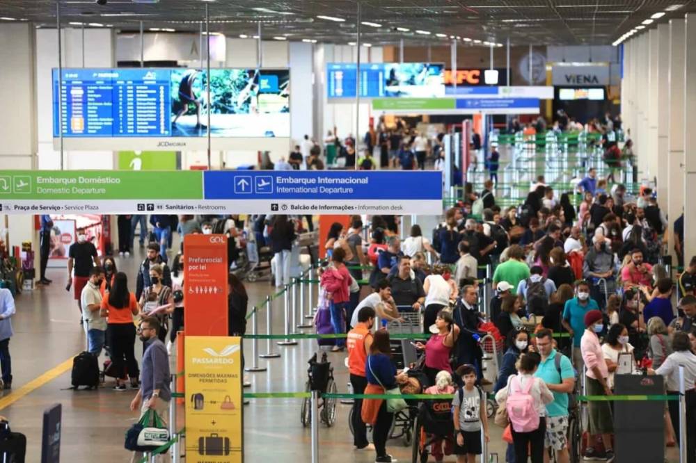 Acordo coletivo encerra risco de greve de pilotos e comissários