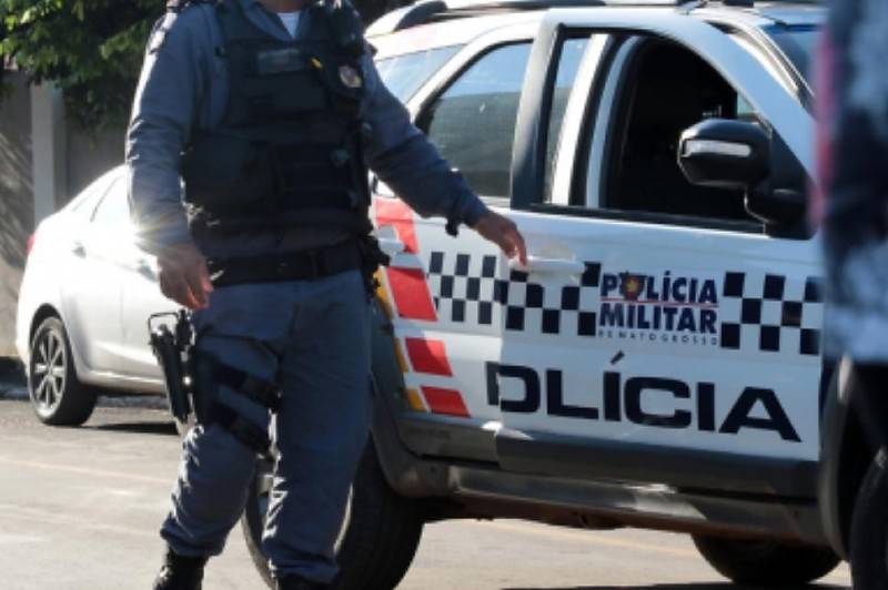 Discussão familiar termina com policial aposentado atirando no próprio filho