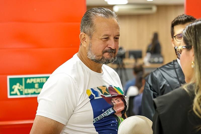 Cattani acompanha julgamento e diz que família vive dor diária desde assassinato da filha