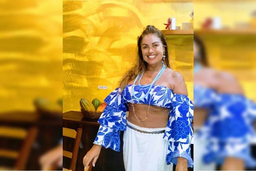Quem é a turista que cuspiu em mulher negra e exigiu delegado branco