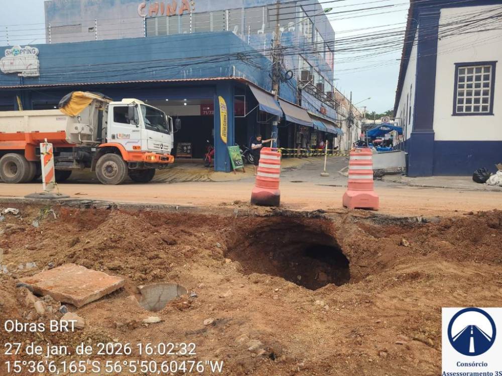 Problema na rede de drenagem faz com que Sinfra interdite pista entre a Praça Ipiranga e a Avenida Dom Bosco