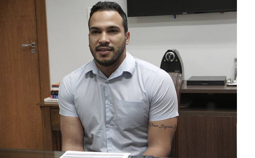 Ícaro Revelles, ex-vereador, assume como novo sub de Sílvio Fidelis no Governo