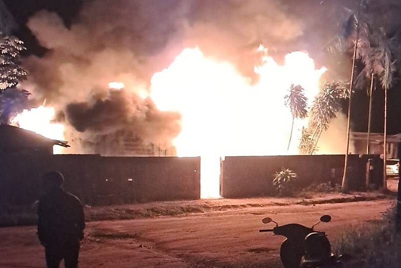 Homem é preso após incendiar casa de mulher que recusou relacionamento