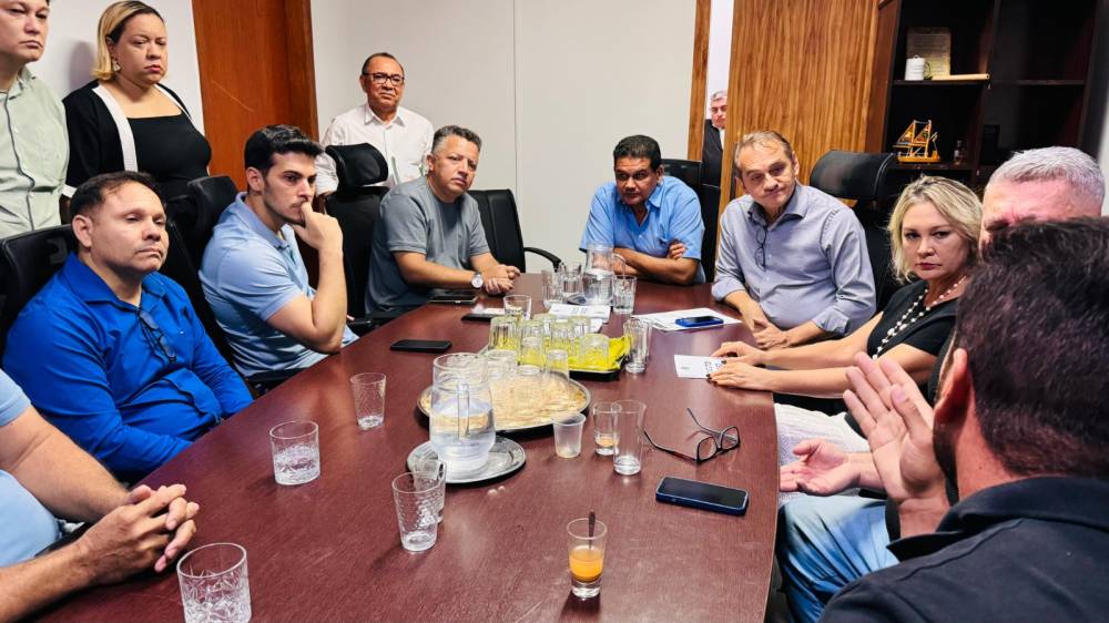 Wilson Santos participa de reunião com vereadores para tratar impasses entre Câmara e Prefeitura
