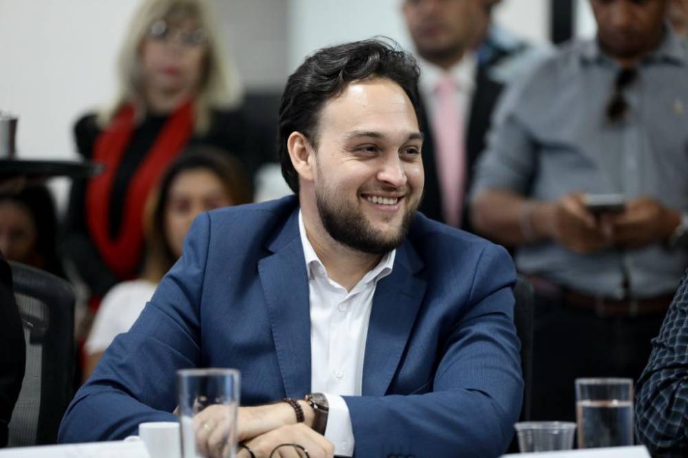 Felipe Wellaton pede exoneração da Limpurb para período de férias