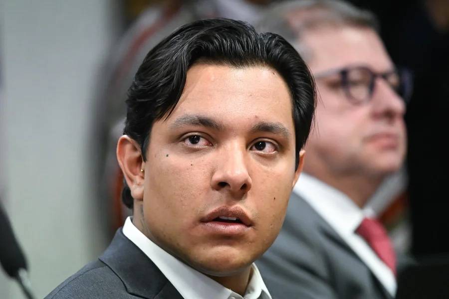 INSS: suspeito de fraudar biometria de aposentados dribla investigação usando iPhone