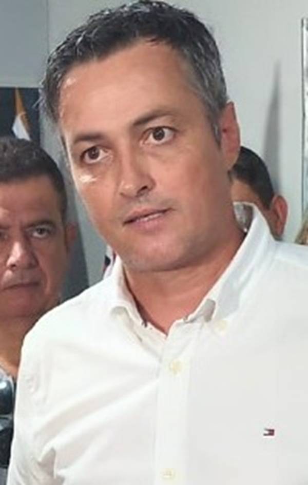 Rogerinho assume DAE anuncia combate a vazamentos