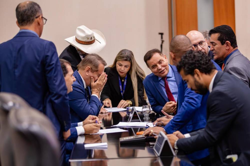 Deputados criticam condução de Dilmar na formação das comissões e Janaina ameaça levar caso à Justiça