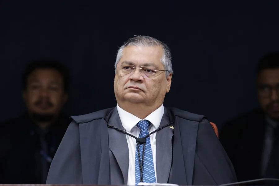 Dino contrariou entendimento do Supremo ao blindar Lulinha em CPMI