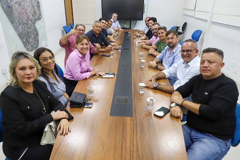 Flávia Moretti amplia base e passa a contar com 17 vereadores na Câmara de Várzea Grande