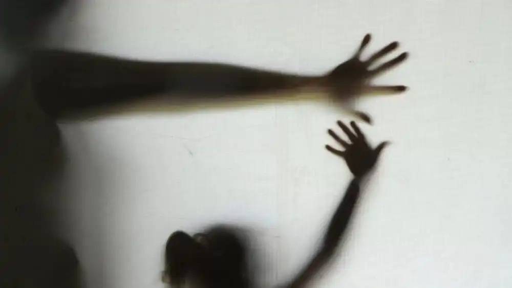 Homem de 26 anos foi preso após estuprar menina de 13 anos, irmã de um amigo