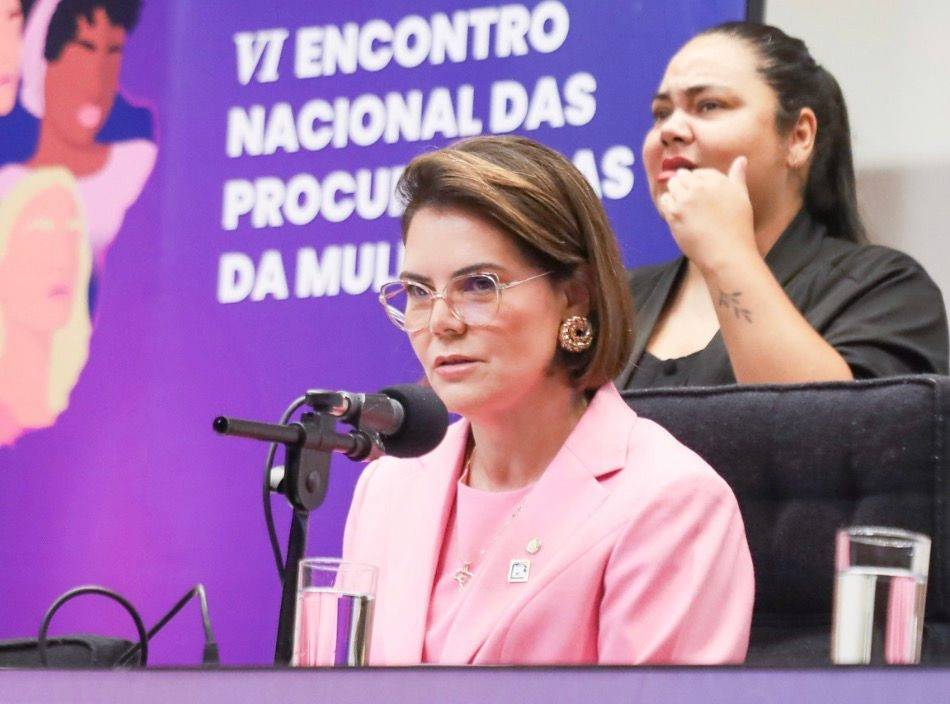 Deputada Federal cobra providências pro violência política contra prefeita Flavia Moretti 
