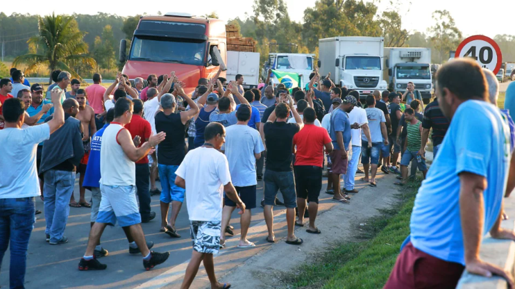 Novas regras do frete fazem caminhoneiros recuarem de paralisação nacional