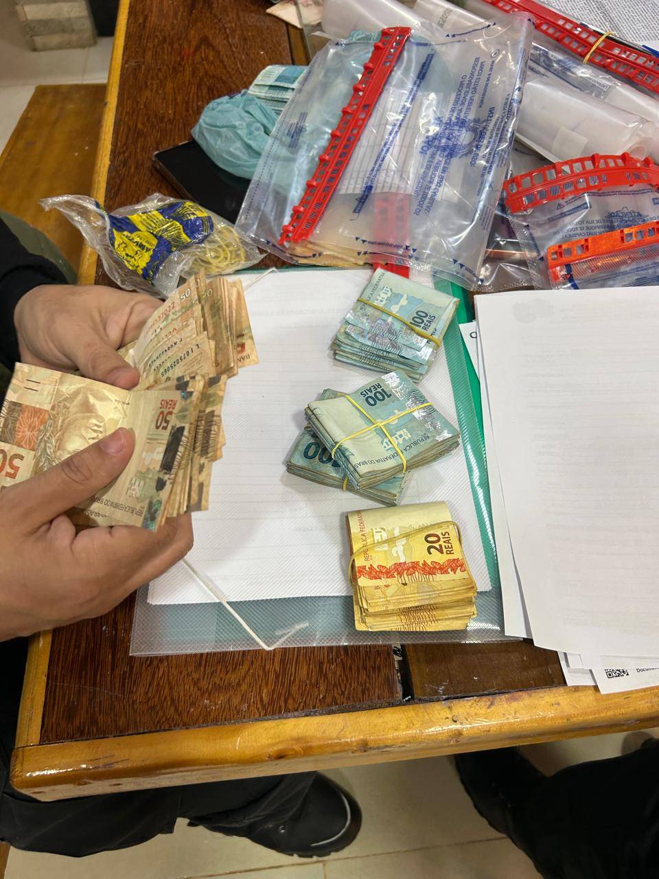 GCCO e DRACO cumprem 100 mandados contra grupo especializado em lavagem de dinheiro do tráfico