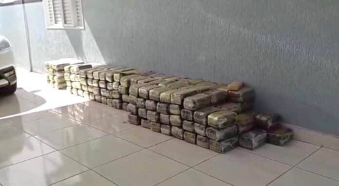 PRF apreende mais de uma tonelada de supermaconha em carreta 