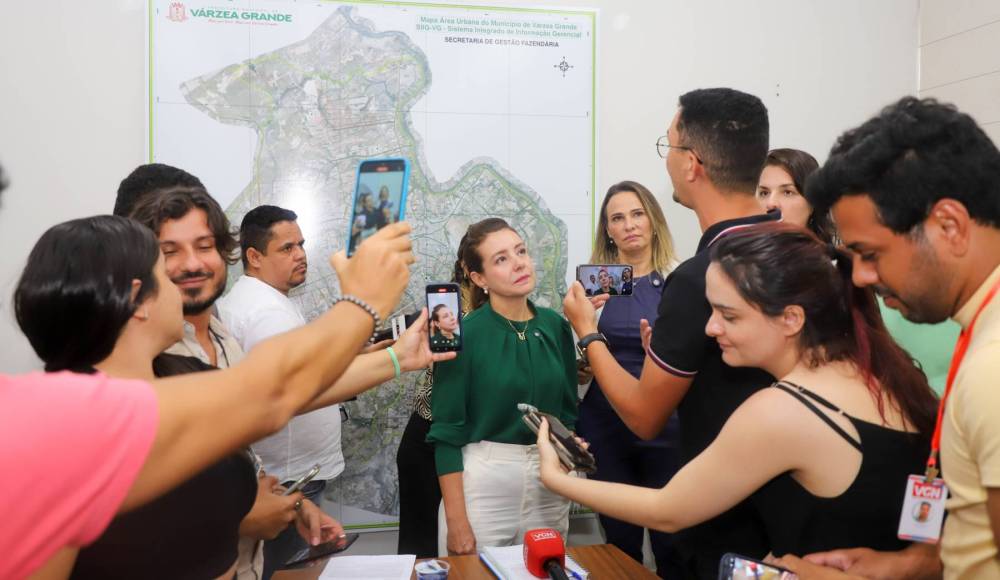 Flávia consegue derrubar na justiça exigência de diploma para secretariado