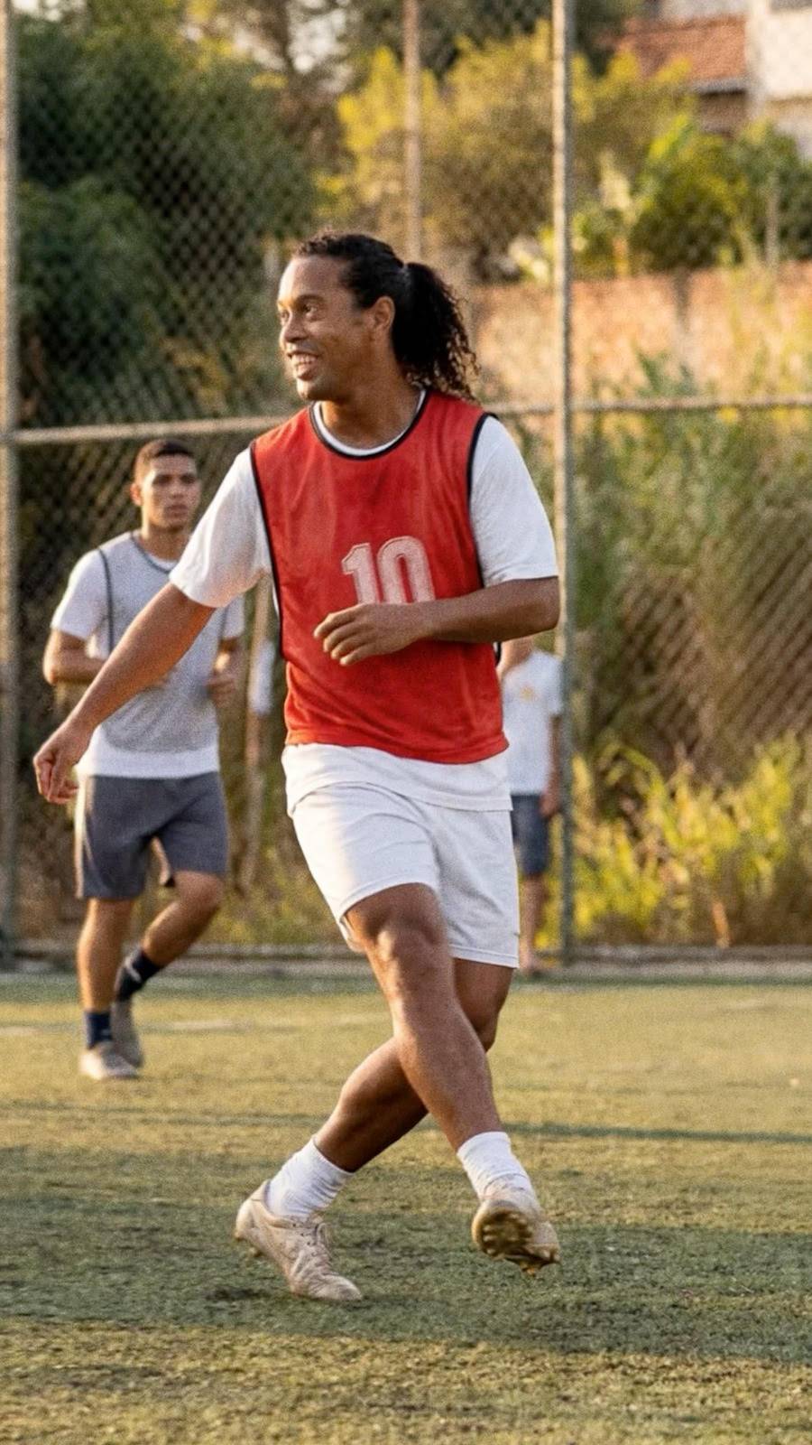 Itaipava convoca Ronaldinho Gaúcho para ser embaixador da marca e revela o “segredo” de seu passe mais icônico