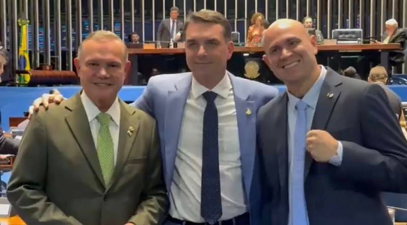 Em vídeo com Flávio Bolsonaro, Abilio chama Fagundes de pré-candidato ao governo