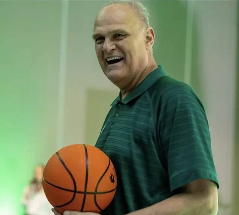 Lenda do basquete mundial, Oscar Schmidt morre aos 68 anos