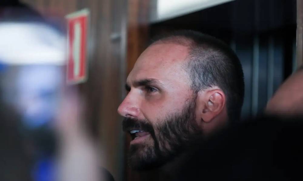 Moraes vota para condenar Eduardo Bolsonaro por difamação
