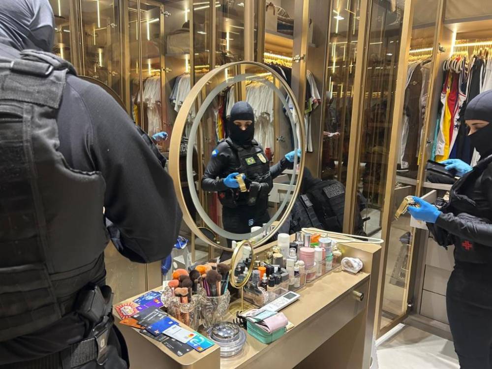 Polícia faz operação contra envolvidos em Jogo do Tigrinho e confisca R$ 10 milhões