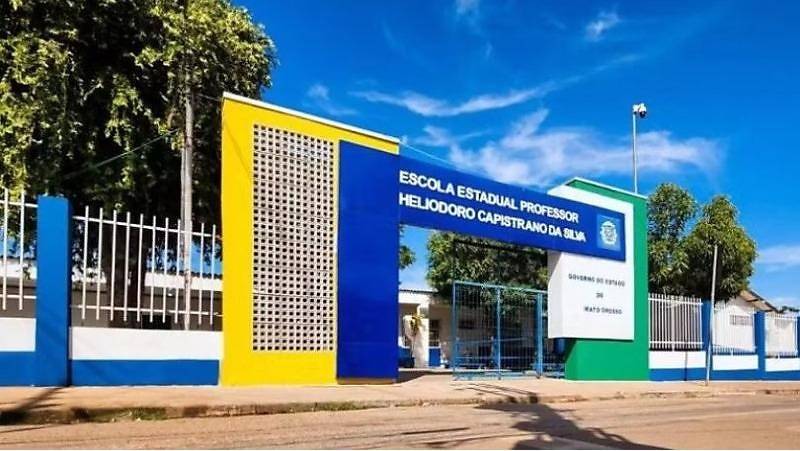 Professor idoso é agredido por estudantes dentro de escola cívico-militar 