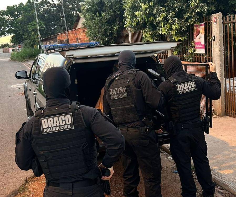 Polícia cumpre 2 mandados de prisão preventiva, sequestro de carro e  bloqueio de R$ 10 milhões em Operação Roleta Russa