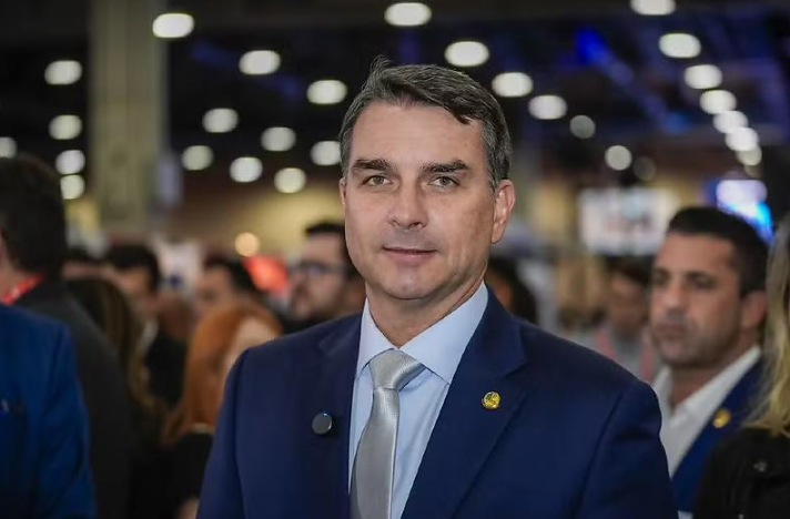 “Fui ao encontro dele para botar um ponto final nisso”, diz Flávio sobre Vorcaro